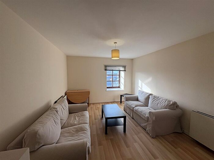 1 Bedroom Flat To Rent In Bell Street, Merchant City, Glasgow, G4