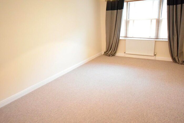 2 Bedroom Apartment To Rent In East Cliff Manor, Christchurch Road, BH1