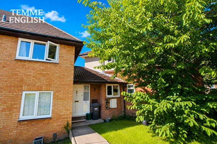 2 Bedroom Flat For Sale In Charleston Avenue, Basildon, SS13