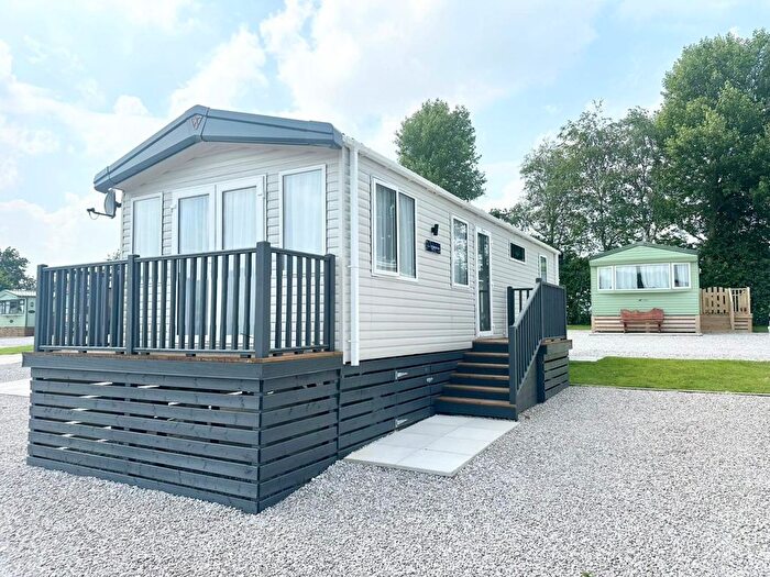 2 Bedroom Mobile/park Home For Sale In Capernwray, Carnforth, LA6