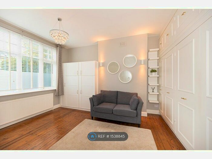 Studio To Rent In Upper Tooting Park, London, SW17