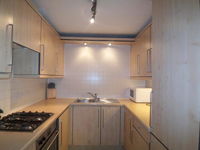 2 Bedroom Apartment To Rent In Schooner Close, Isle Of Dogs, London, E14