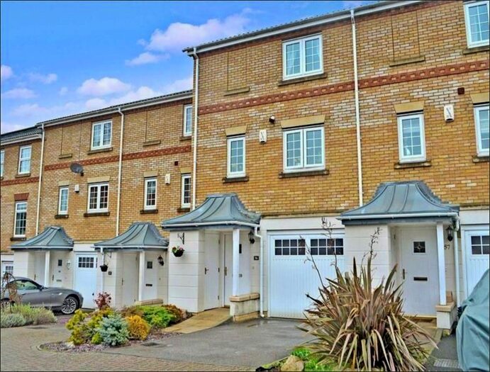 3 Bedroom Town House For Sale In Porthallow Close, Orpington, BR6