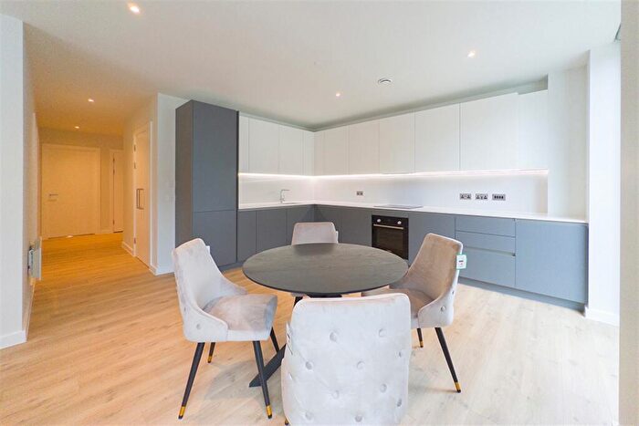 3 Bedroom Apartment To Rent In The Stile, M4