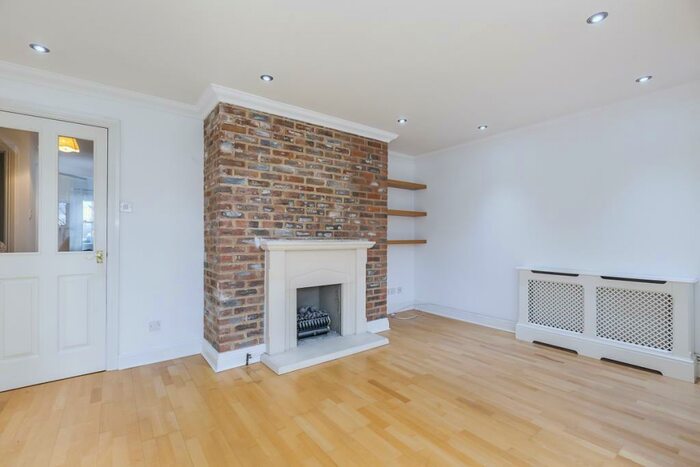 2 Bedroom Apartment To Rent In Belmont Hill, SE13
