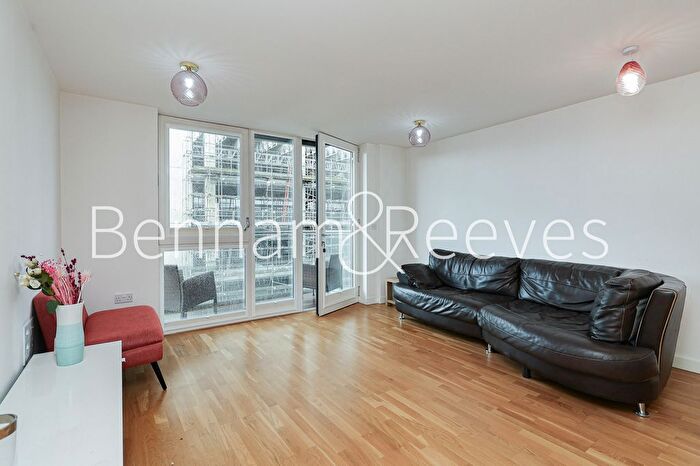 2 Bedroom Flat To Rent In Myrtle Court, Baltic Avenue, TW8