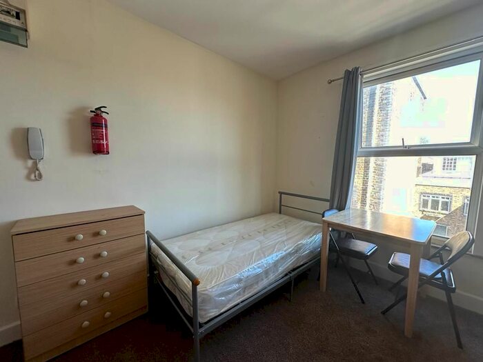 Studio To Rent In Sussex Way, London, N19