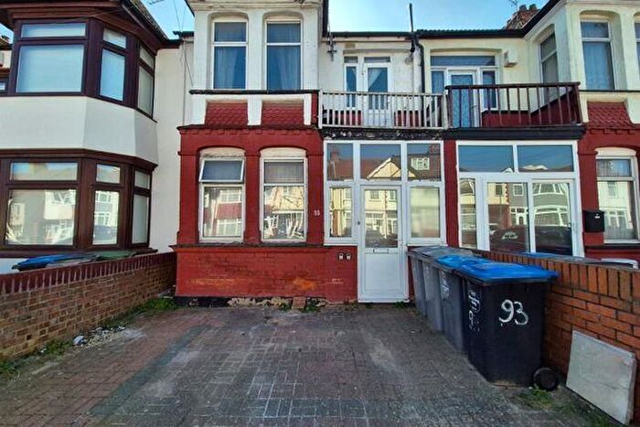 Studio To Rent In Lonsdale Avenue, Wembley, HA9