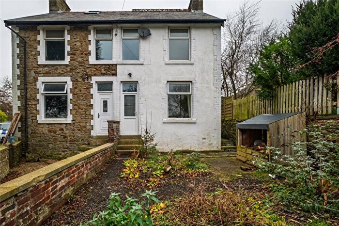3 Bedroom Semi Detached House To Rent In Rainhall Crescent, Barnoldswick, Lancashire, BB18