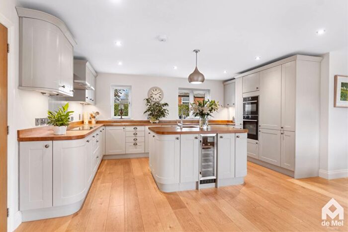 4 Bedroom Detached House For Sale In The Bight, Charlton, WR10