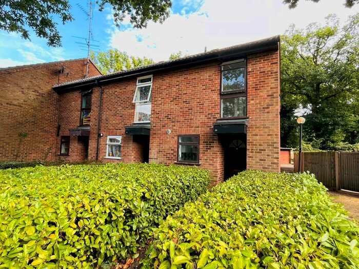 2 Bedroom End Of Terrace House To Rent In Alder Close, Ash Vale, GU12