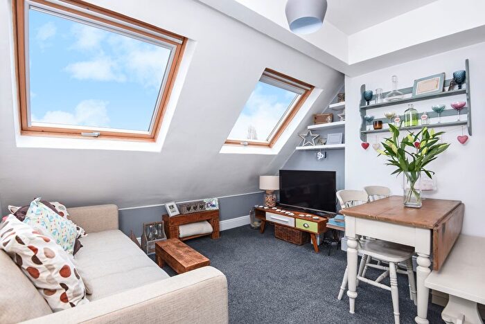 1 Bedroom Flat To Rent In Longley Road, Tooting, London, SW17