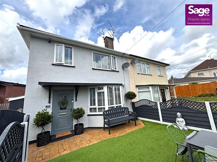 3 Bedroom Semi-detached House For Sale In Trem Twyn Barlwm, Two Locks, Cwmbran, NP44
