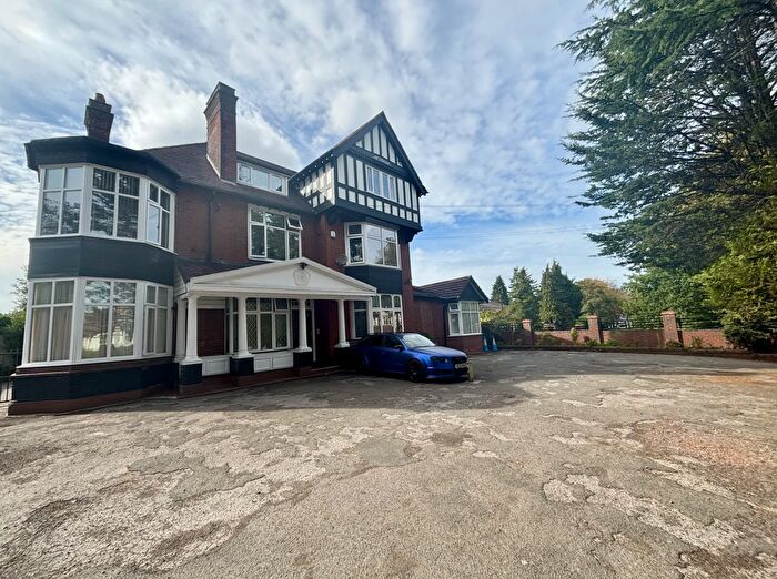 3 Bedroom Flat To Rent In Yardley Wood Road, Moseley, Birmingham, B13