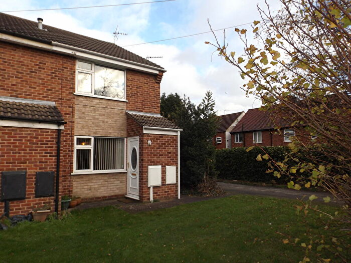 2 Bedroom Town House To Rent In Hazel Grove, Hucknall, NG15