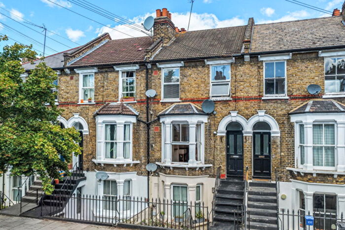 2 Bedroom Flat To Rent In Mabley Street, Homerton, London, E9