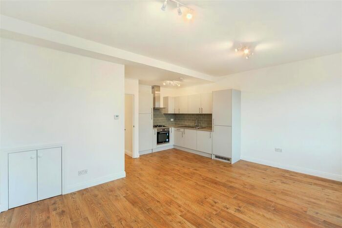 1 Bedroom Flat To Rent In Munster Road, Fulham, SW6