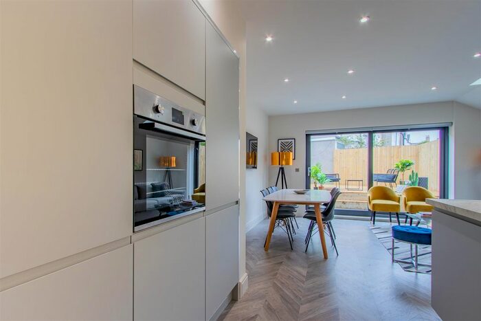 2 Bedroom Flat To Rent In St. Johns Crescent, Canton, Cardiff CF5