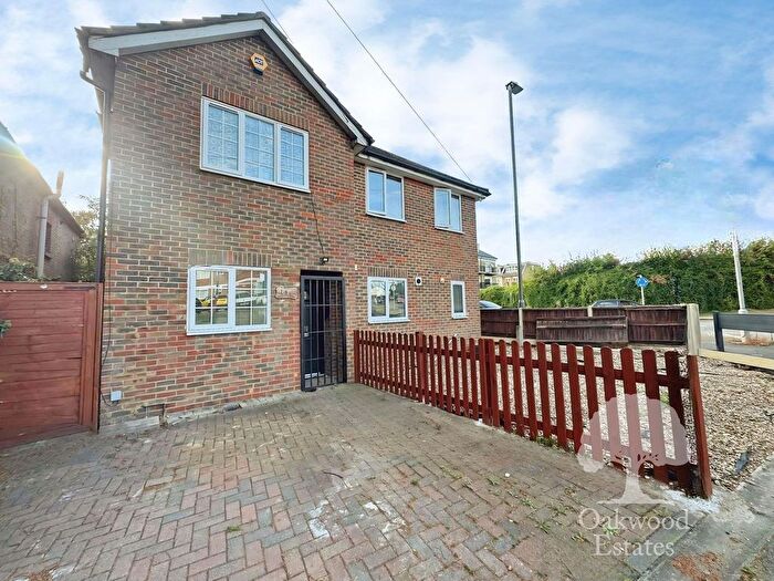 3 Bedroom Property To Rent In Huntercombe Lane North, Slough, SL1