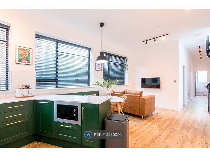 2 Bedroom Flat To Rent In Harvey Street, Stockport, SK1