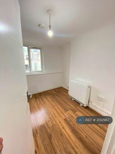 1 Bedroom Flat To Rent In Near Camden Canal, London, NW1