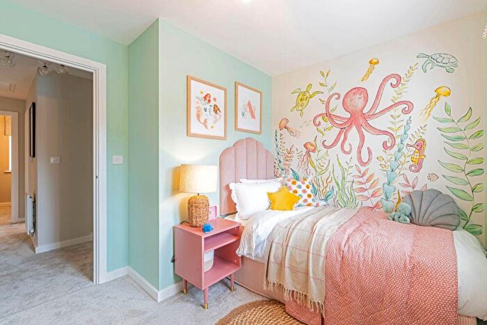 4 Bedroom Detached House For Sale In Kilnwood Vale, Faygate, West Sussex, RH12