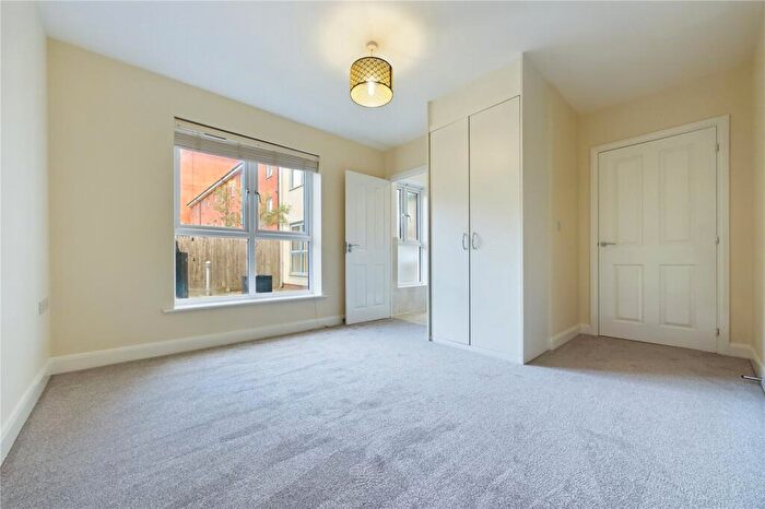 2 Bedroom Apartment For Sale In Battle Square, Reading, Berkshire, RG30