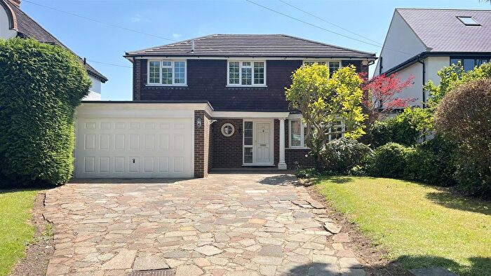 4 Bedroom Detached House To Rent In High View, Cheam, SM2