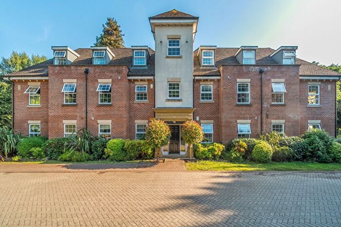 3 Bedroom Flat For Sale In Chilworth Drove, Chilworth, Southampton, Hampshire, SO16