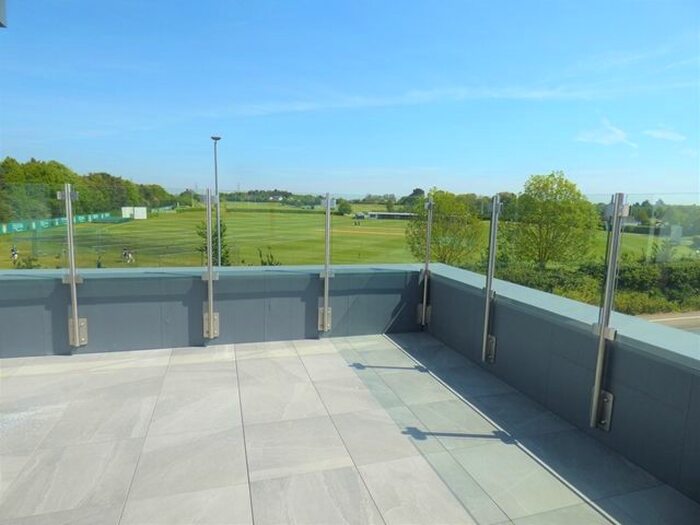 3 Bedroom Flat To Rent In The Chase, Topsham, Exeter, EX3