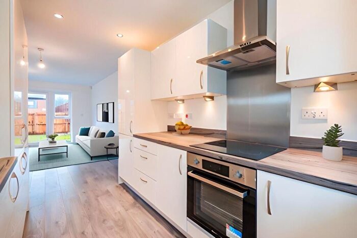 2 Bedroom Flat To Rent In Oxford Rd, London, W5