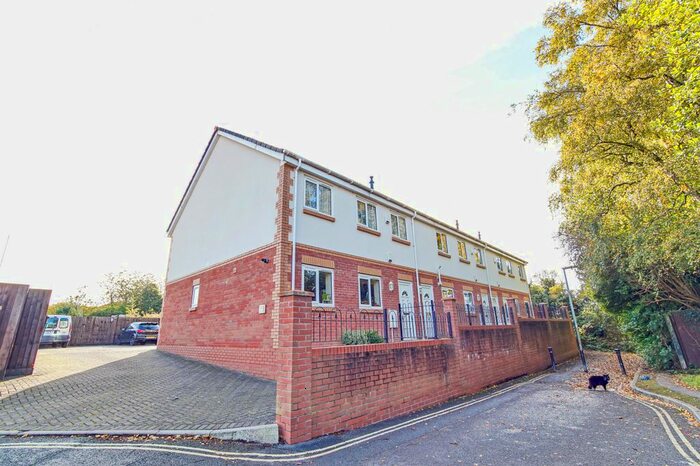 2 Bedroom Flat To Rent In Gable Crest, Stibbs Hill, St George BS5