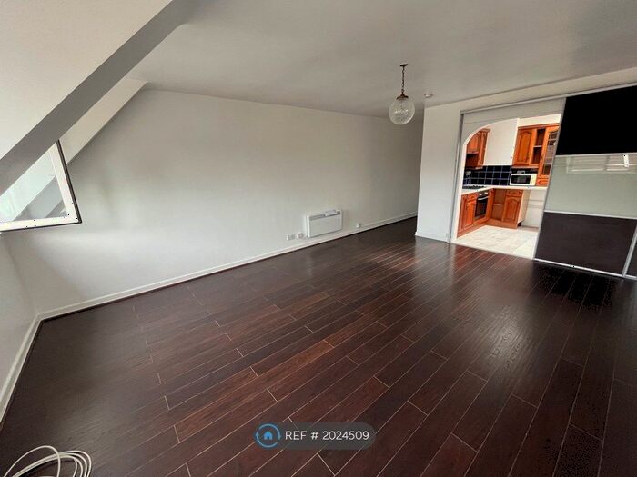 1 Bedroom Flat To Rent In High Street, Hanham, BS15