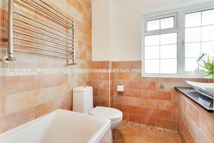 4 Bedroom Detached House For Sale In Perran Close, Hartley, Kent, DA3