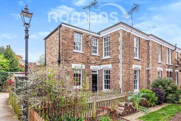 1 Bedroom Apartment To Rent In Prince Consort Cottages, SL4