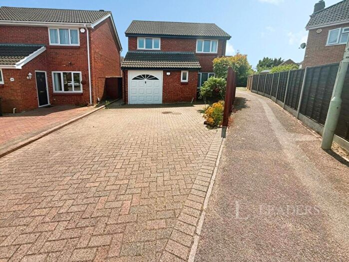 4 Bedroom Detached House For Sale In Buckfast Avenue, Bedford, Bedfordshire, MK41