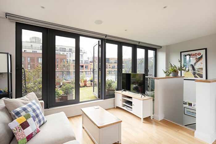 2 Bedroom Flat For Sale In Kings Bench Street, SE1