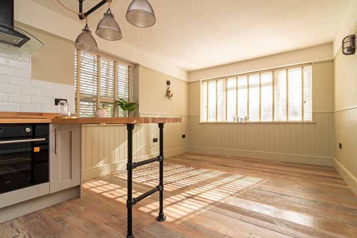 2 Bedroom Flat To Rent In Bournemouth Road, Parkstone, Poole, BH14