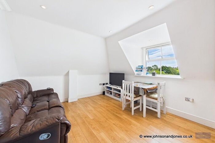 1 Bedroom Flat For Sale In Victoria Street, Englefield Green, TW20