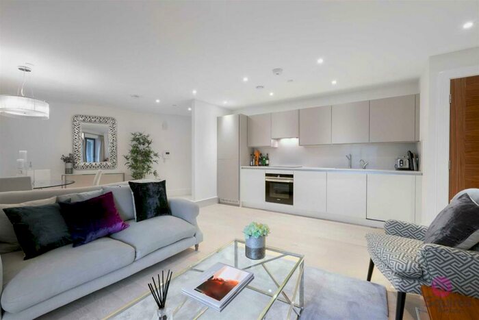 2 Bedroom Flat To Rent In Archway Road, Highgate, N6