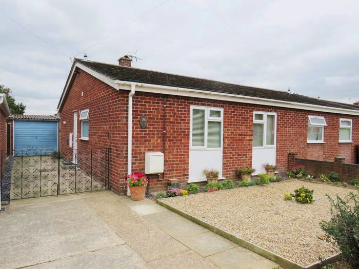 2 Bedroom Semi-Detached Bungalow For Sale In Maple Close, Wymondham, NR18