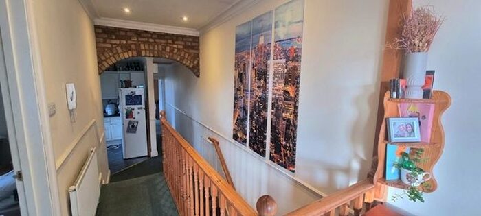 2 Bedroom Flat To Rent In B Kingston Road, South Wimbledon, London, SW19