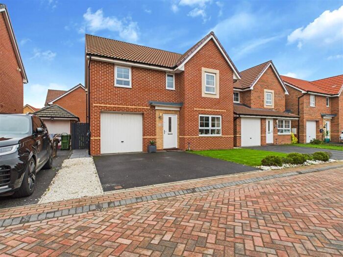 4 Bedroom Detached House For Sale In Airedale Drive, Brough, HU15