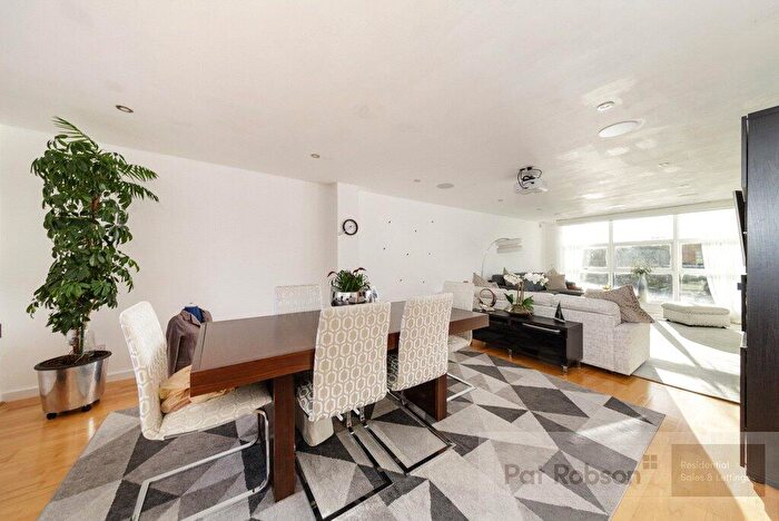 1 Bedroom Penthouse To Rent In Mariners Wharf, East Quayside, Newcastle Upon Tyne, Tyne And Wear, NE1
