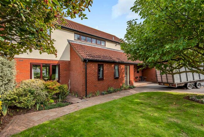 3 Bedroom Detached House For Sale In Penhayes Road, Kenton, EX6