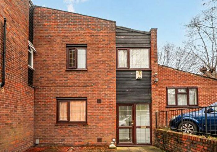 6 Bedroom End Of Terrace House For Sale In Paddock Close, Sydenham, London, SE26