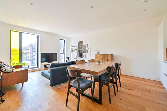 2 Bedroom Flat For Sale In Waleorde Road, Elephant And Castle, London, SE17