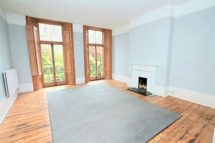 1 Bedroom Flat To Rent In Park Crescent, Brighton, BN2