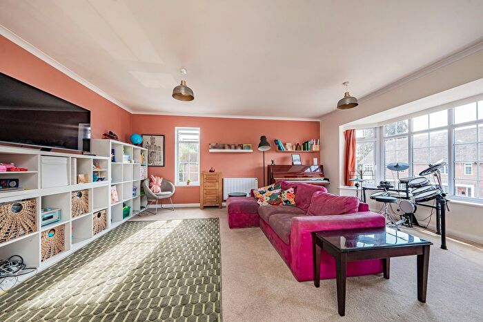 3 Bedroom Maisonette For Sale In Heathfield Court, Fleet, GU51