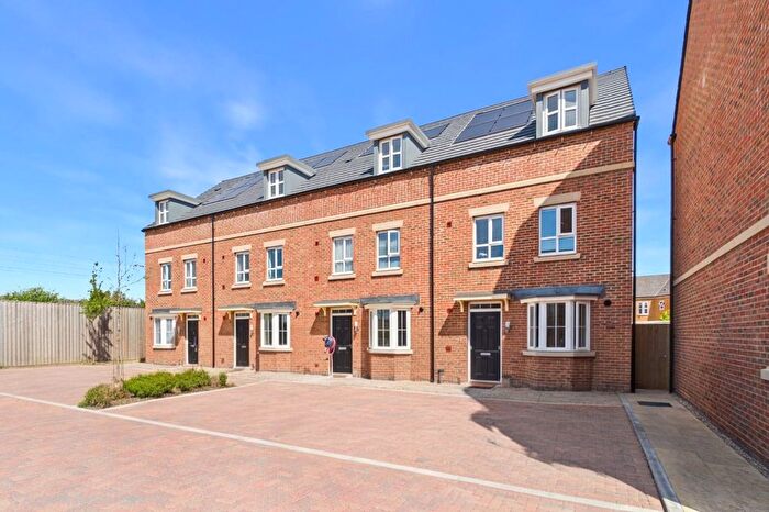 4 Bedroom End Of Terrace House For Sale In Filly Close, Newbury, Berkshire, RG14